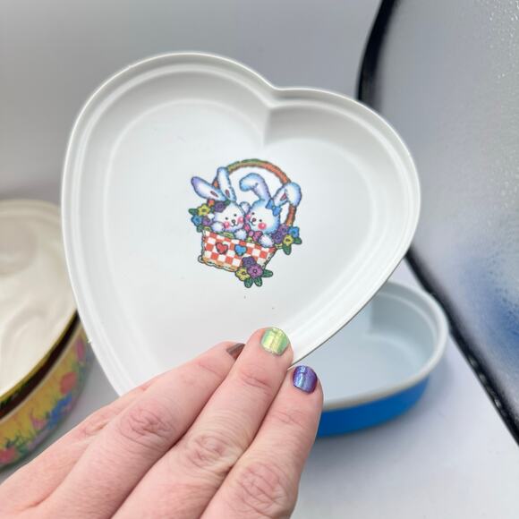 Vintage Plastic Easter Candy Containers set of 2 Bunny - Picture 12 of 15